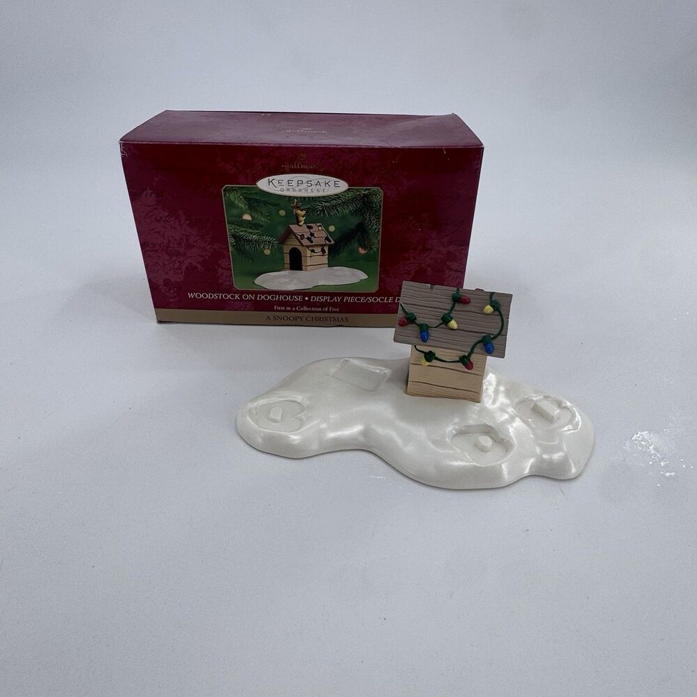 Hallmark Ornament Woodstock On Doghouse Display Piece A Snoopy Christmas 2000
